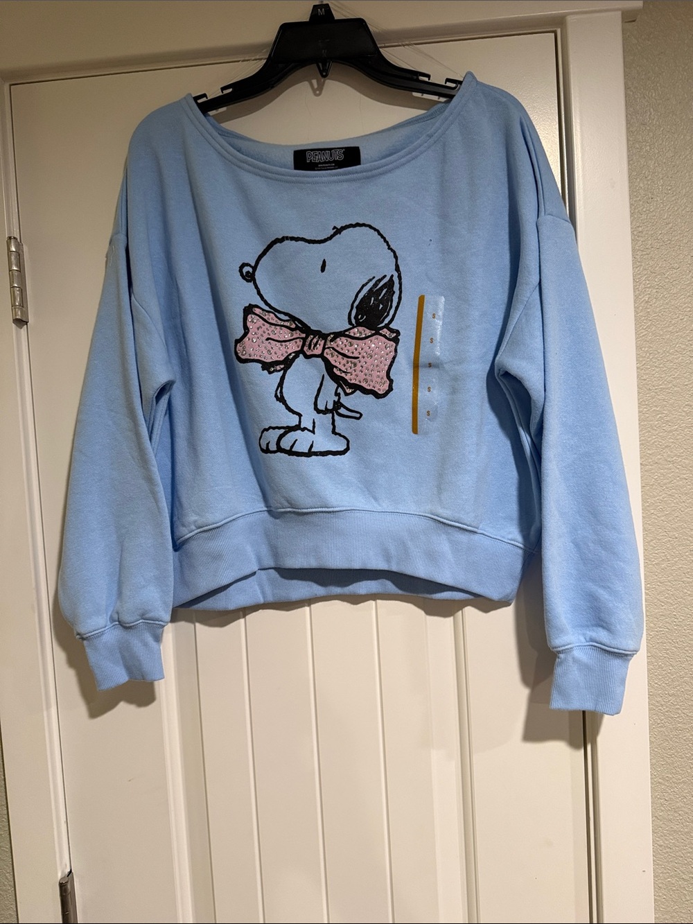 Peanuts Off-the-Shoulder Light Blue Sweatshirt with Pink Bow Snoopy